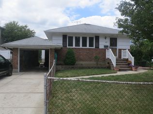 42 Windsor Pkwy, Oceanside, NY