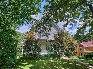 62 Taylor St, Amherst, MA 01002