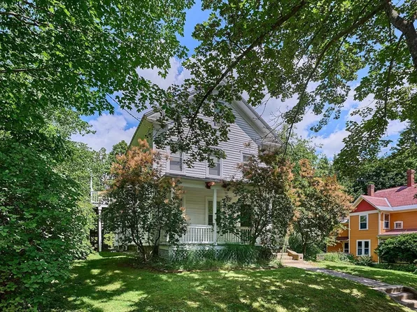 62 Taylor St, Amherst, MA 01002
