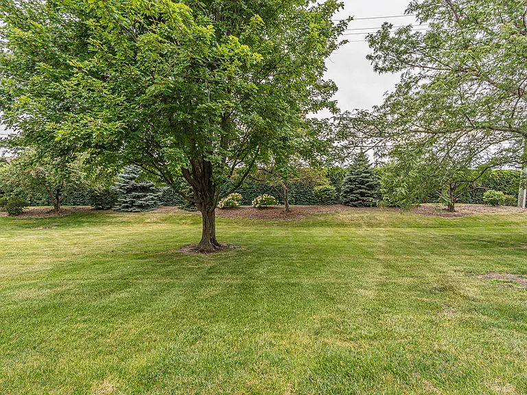 989 Sheridan Cir — Photo 27