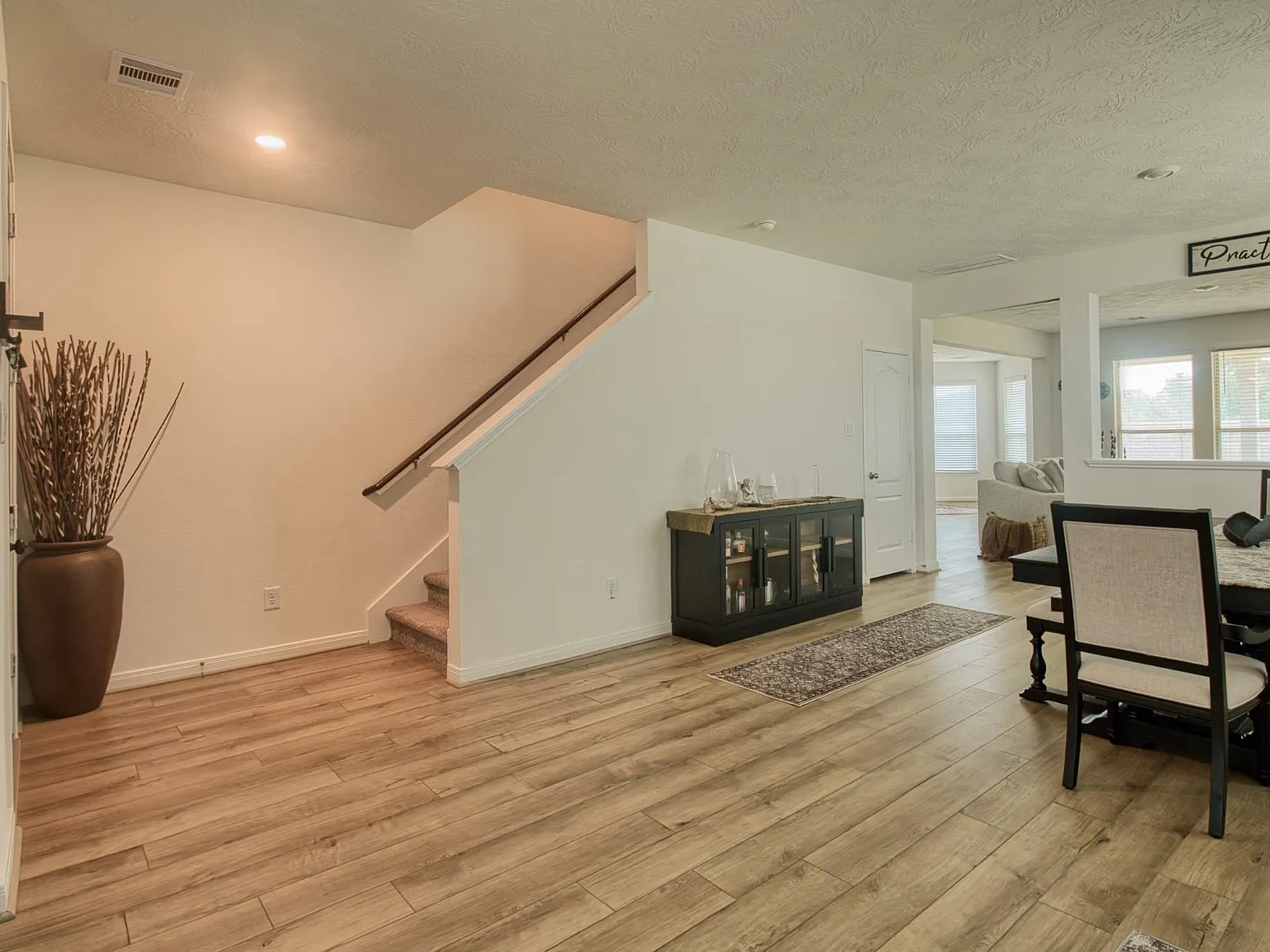 3 bed, 2.5 bath, 2924 sqft, $2,800 — Photo 3