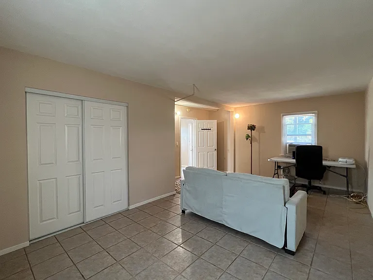 5575 1/2 Angelus Ave — Photo 3