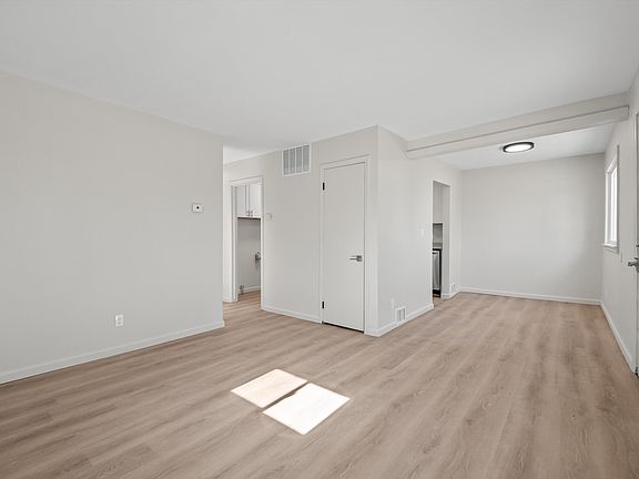 4th image of 977 Kettering Ave