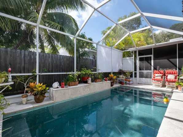 8 Sunset Rd, Key Largo, FL 33037