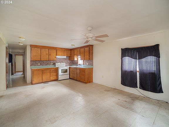 3rd image of 611 Geary Dr