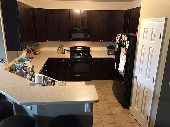 Kitchen with breakfast bar