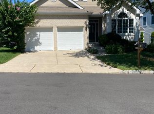 4 Trent Rd, Monroe Township, NJ 08831