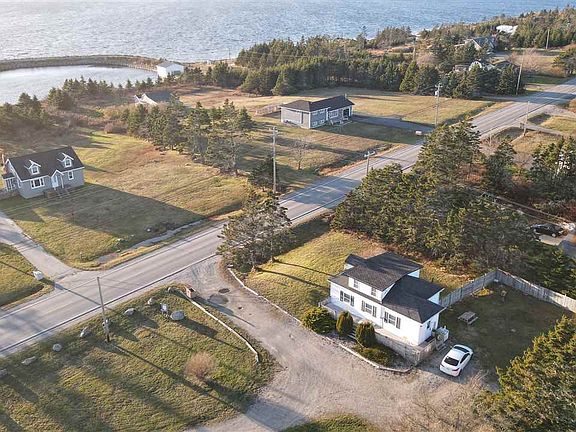 2nd image of 983 Highway 330