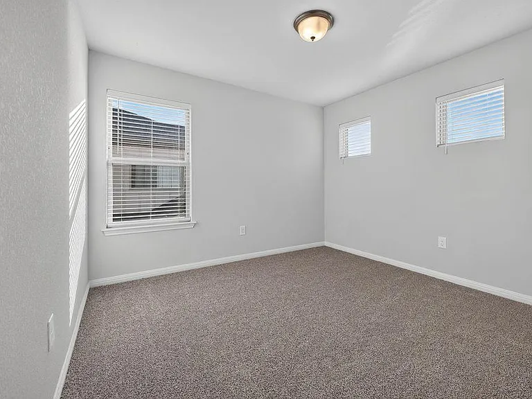 320 Rend Dr — Photo 26