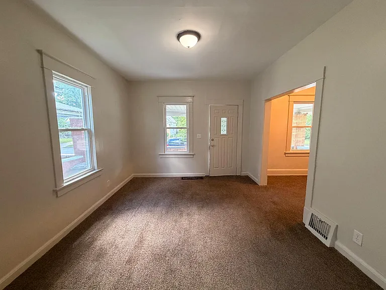 19 E Oakland St — Photo 3