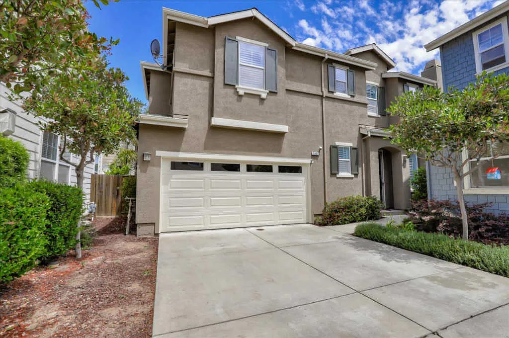 7820 Dickens Way photo 1
