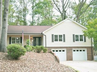 5452 Gunpowder Dr, Hickory, NC 28601