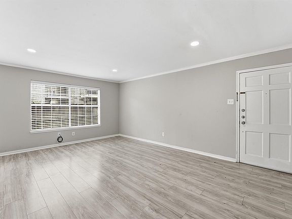 3rd image of 7900 Westheimer Rd APT 145