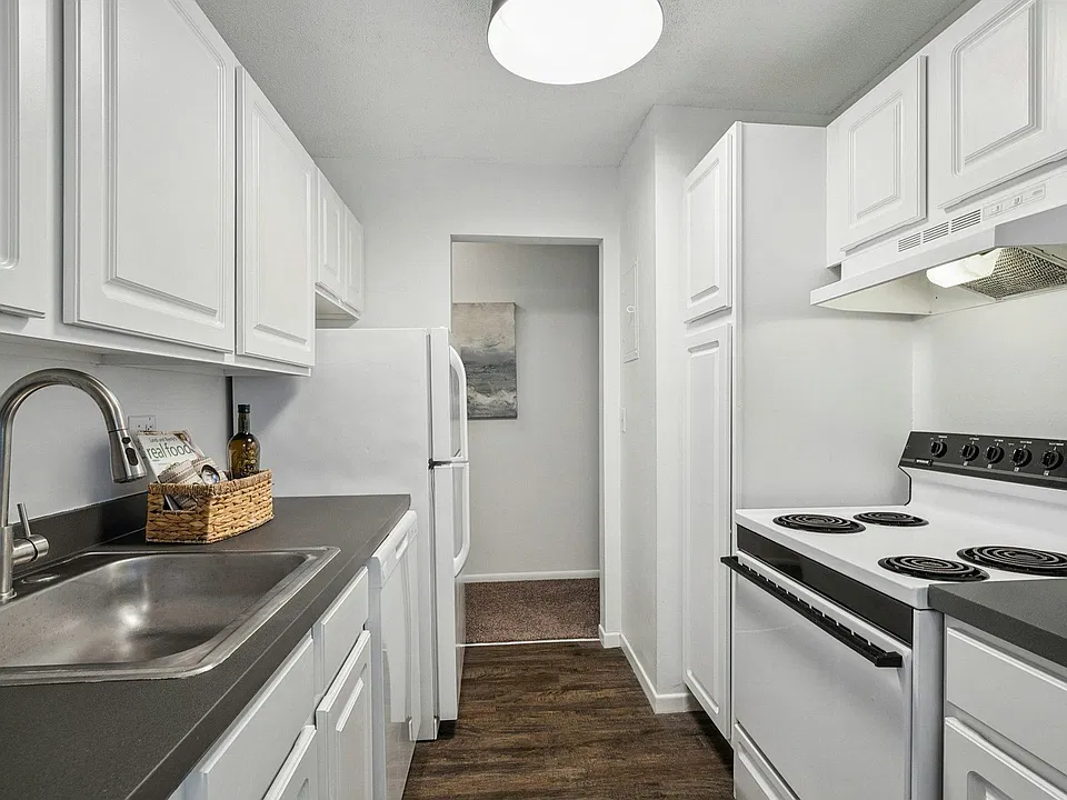 Wayzata Lake Apartments