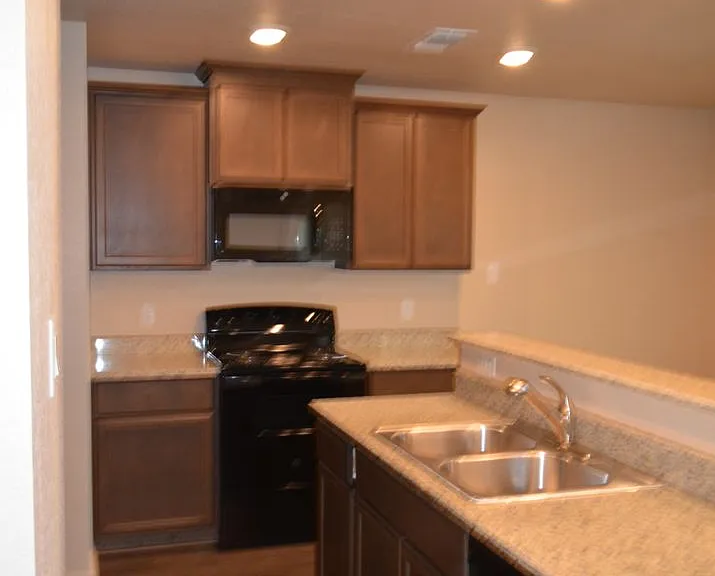 1701 Castroville — Photo 3