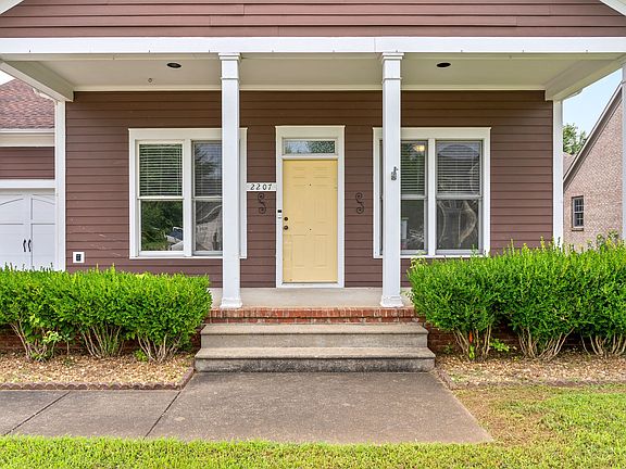 4th image of 2207 Exeter Ln