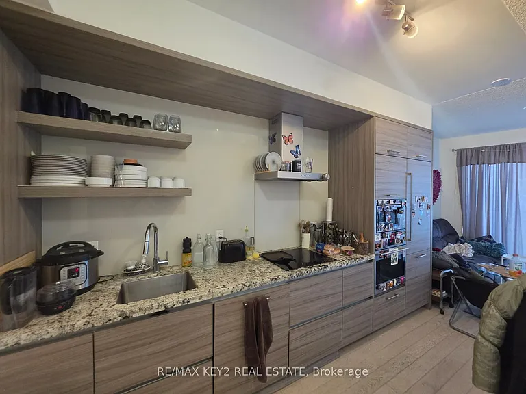 2221 Yonge St #1604 — Photo 4