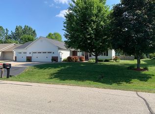 W2421 Hickory Park Dr, Appleton, WI 54915