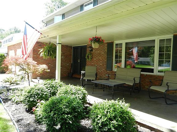 2nd image of 27976 Edgepark Dr