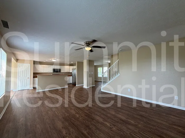 3 bed, 2.0 bath, 2554 sqft, $2,095 — Photo 3