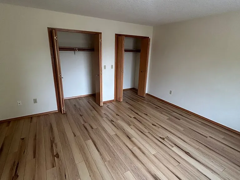 824 NE Ashby Ct — Photo 11