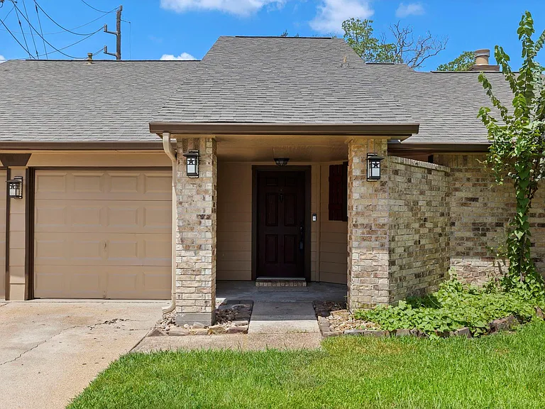 21435 Deerhaven Dr — Photo 3