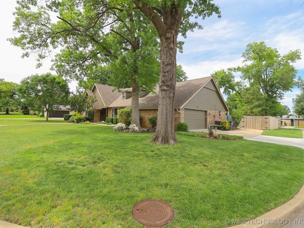 2995 E 56th Pl, Tulsa, OK 74105