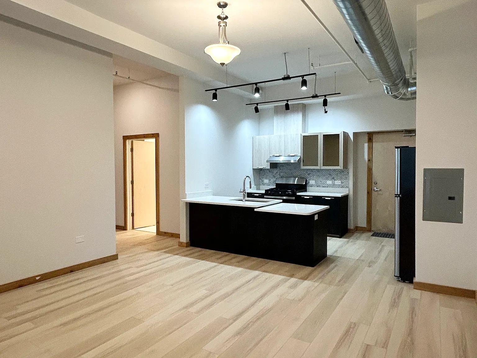 4600 S Ellis Ave — Photo 4
