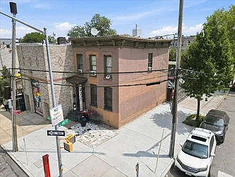 320 Jackson Avenue