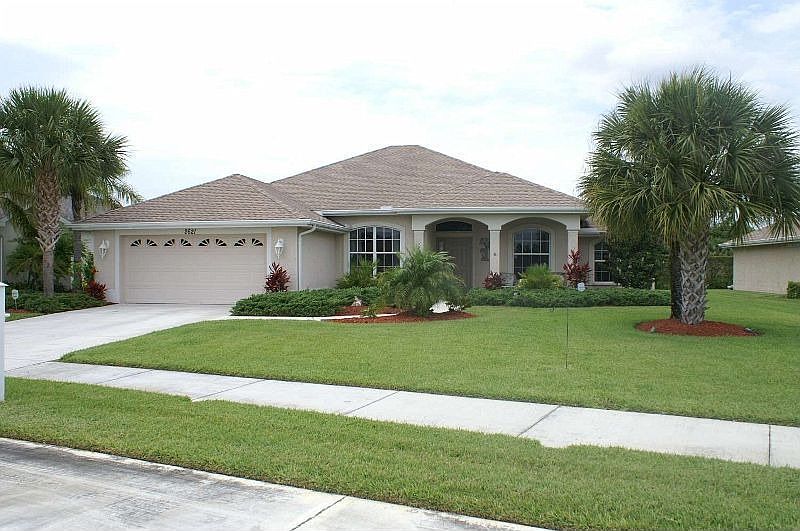 1st image of 2621 Charleston Park Dr