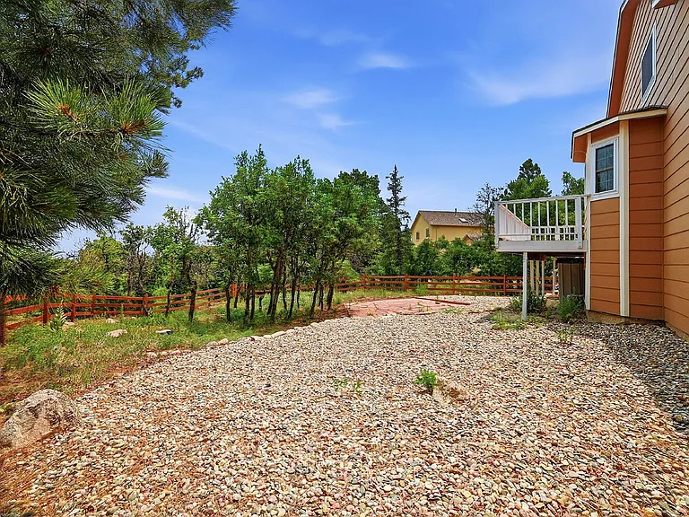 110 Mobray Ct — Photo 45