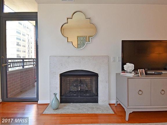 5th image of 1021 N Garfield St APT 603