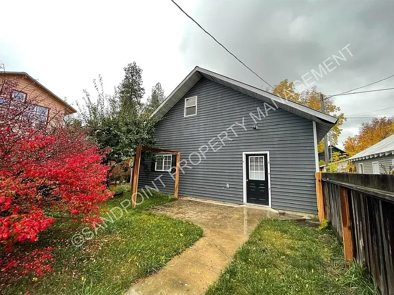 817 1/2 Poplar St — Photo 1