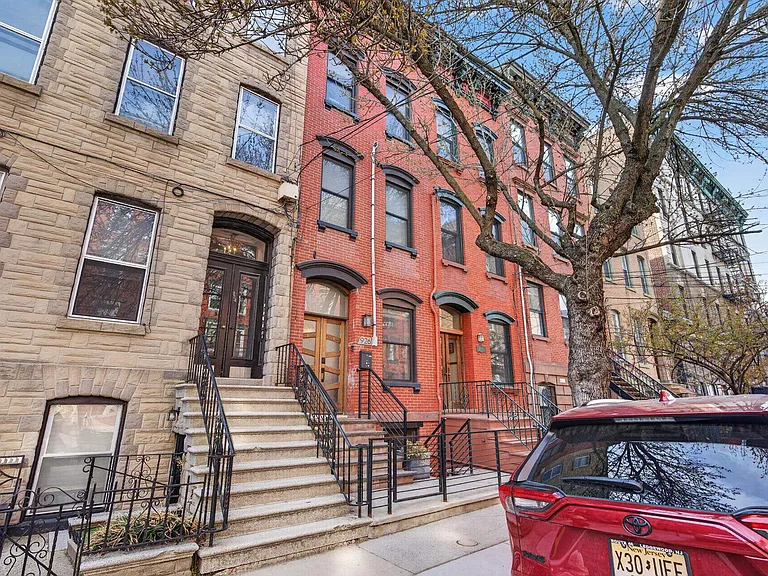 926 Park Ave — Photo 46