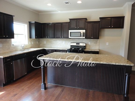 4th image of 766 Garbrooke Dr