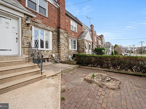 3rd image of 261 N Wycombe Ave