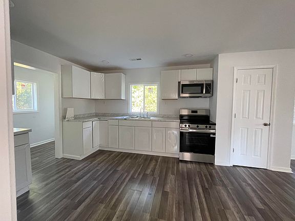 3rd image of 103 Mason St