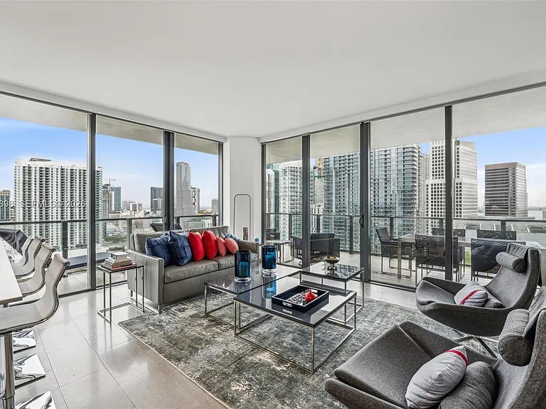 88 SW 7th St #2111 — Photo 12