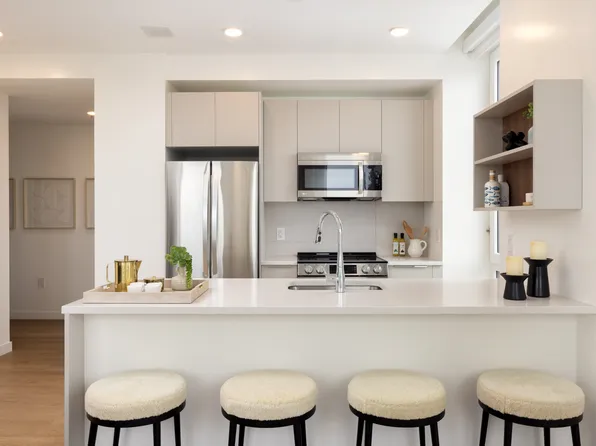 407 West 206th Street 301 image 3 of 22