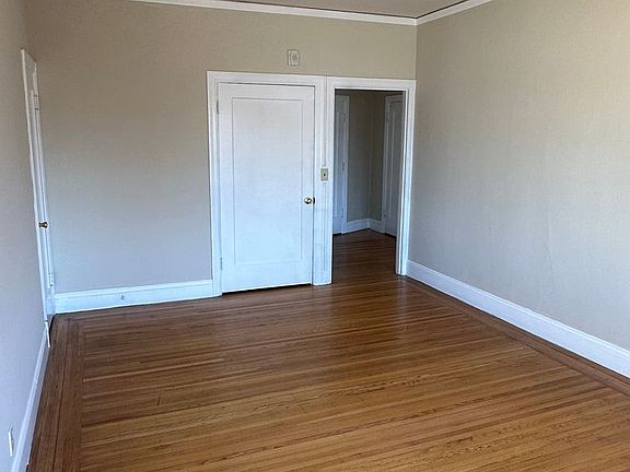 5th image of 595 Merritt Ave #17