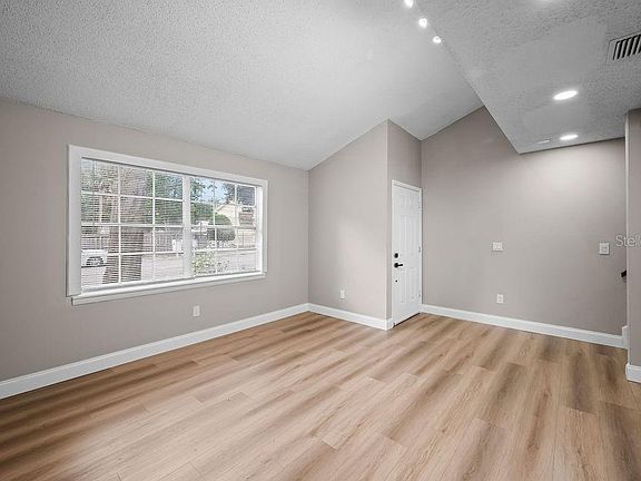 4th image of 824 W 25TH STREET