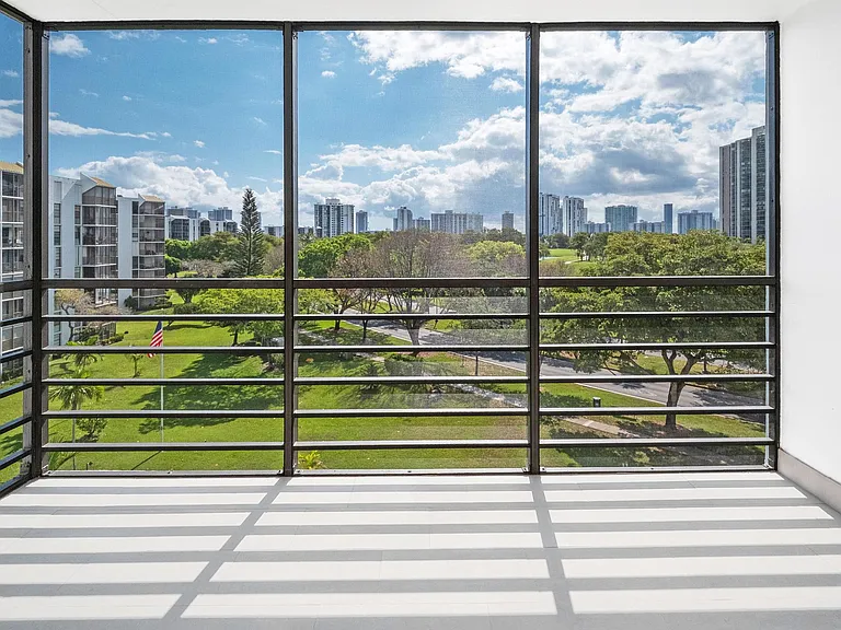 20400 W Country Club Dr #610 — Photo 14