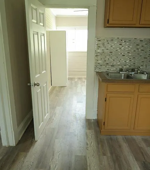809 Adams St — Photo 27