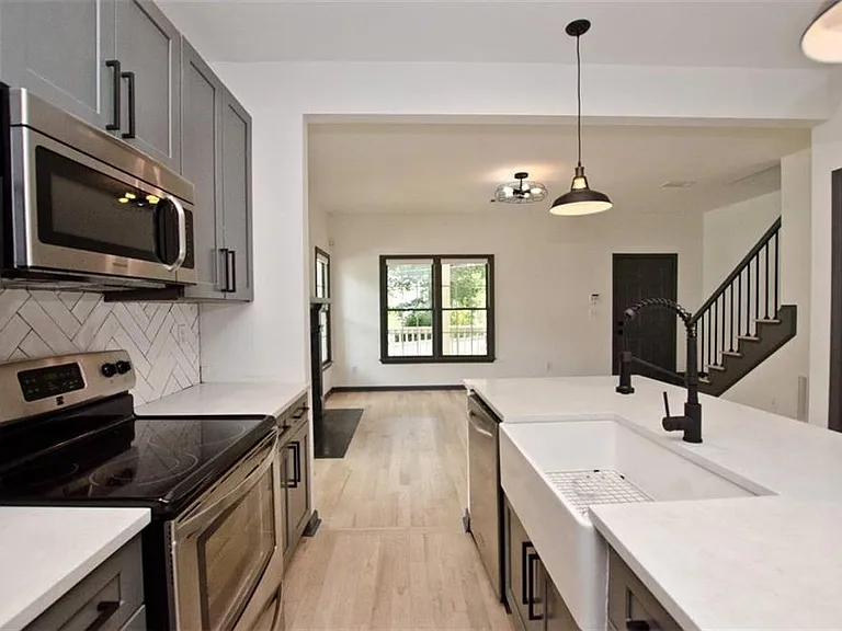 931 Fern Ave SE — Photo 3