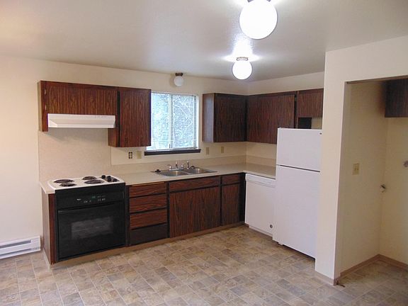 3rd image of 615 Central St NE