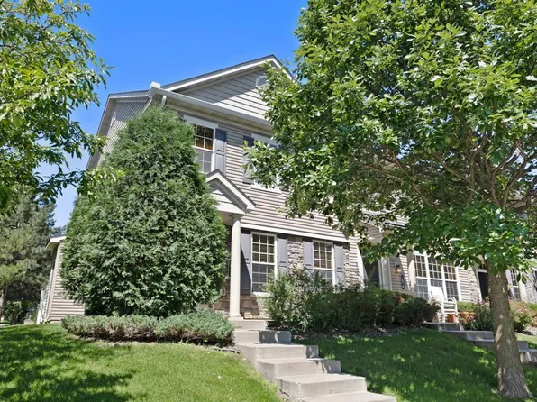 1068 Hillvale Ave N, Oakdale, MN 55128