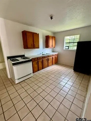2 bed, 700 sqft, $800 — Photo 3