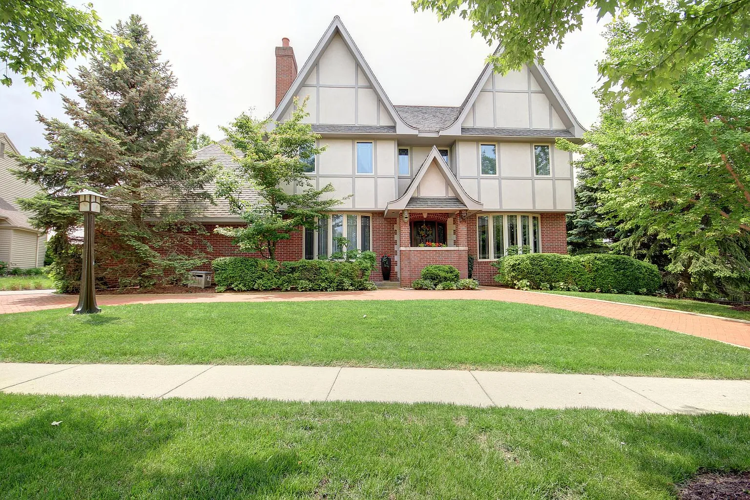 3107 Countrybend Ln photo 1