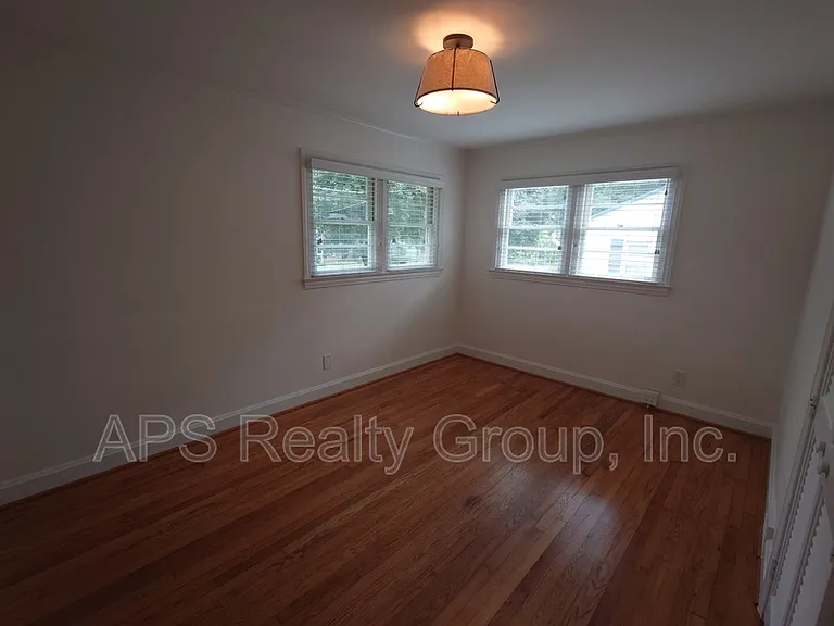 60 Glenwood St — Photo 3