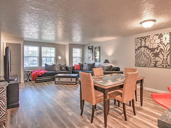 3rd image of 3736 W Rose Hill St #101